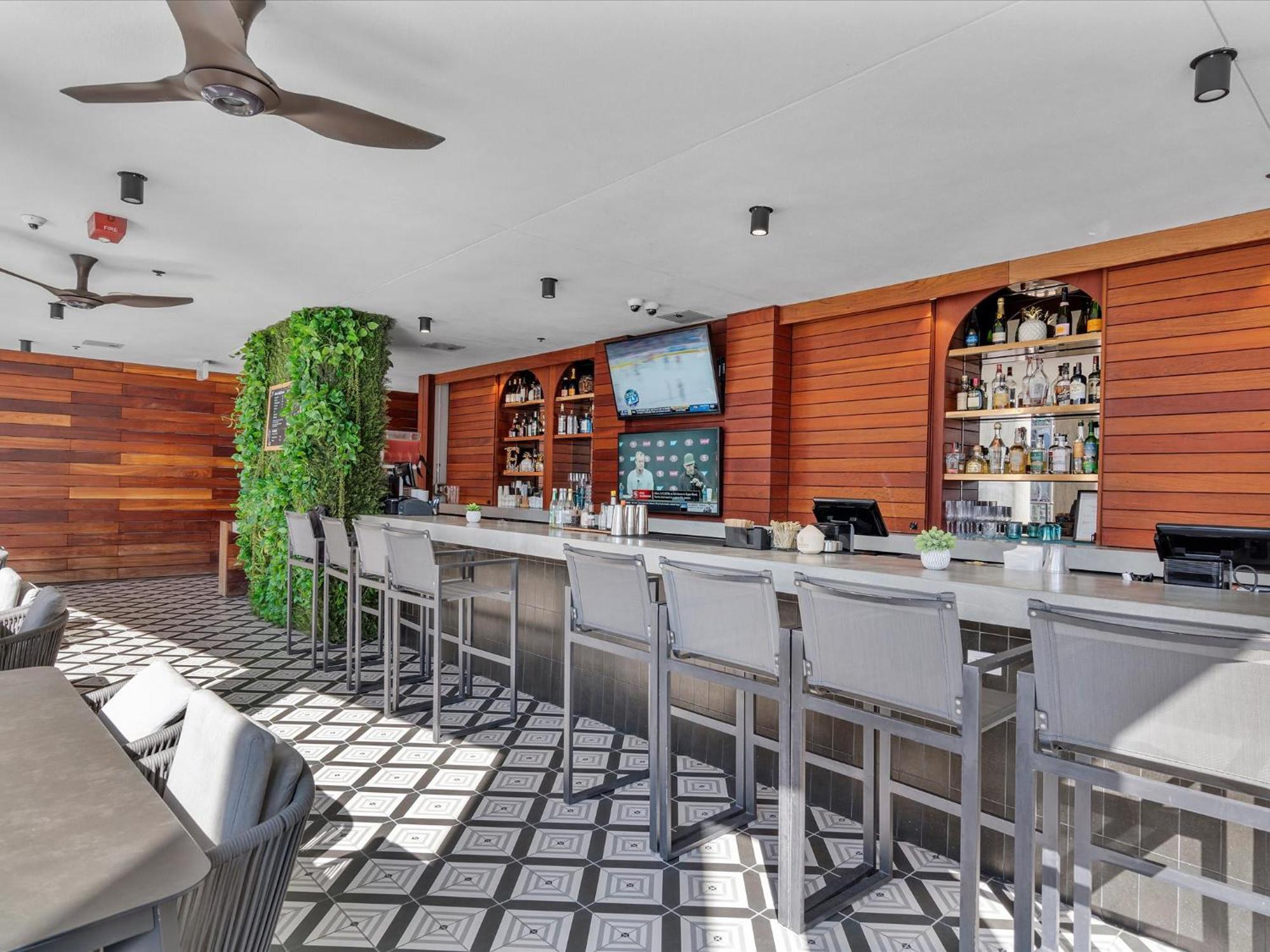 Mvr - Walkable Downtown Gem With Breathtaking Views *